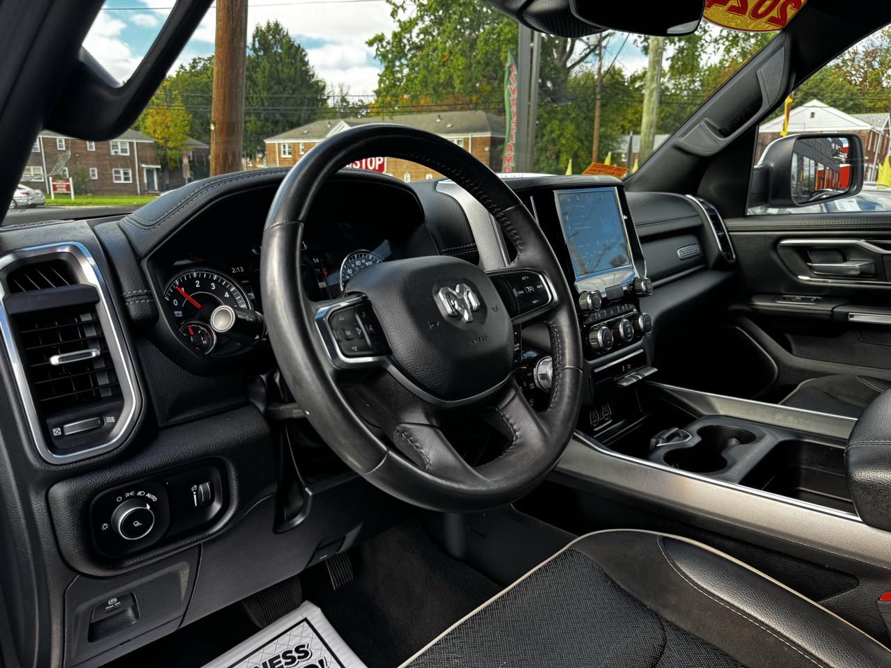 RAM 1500 Laramie Crew Cab SWB 4WD 2024