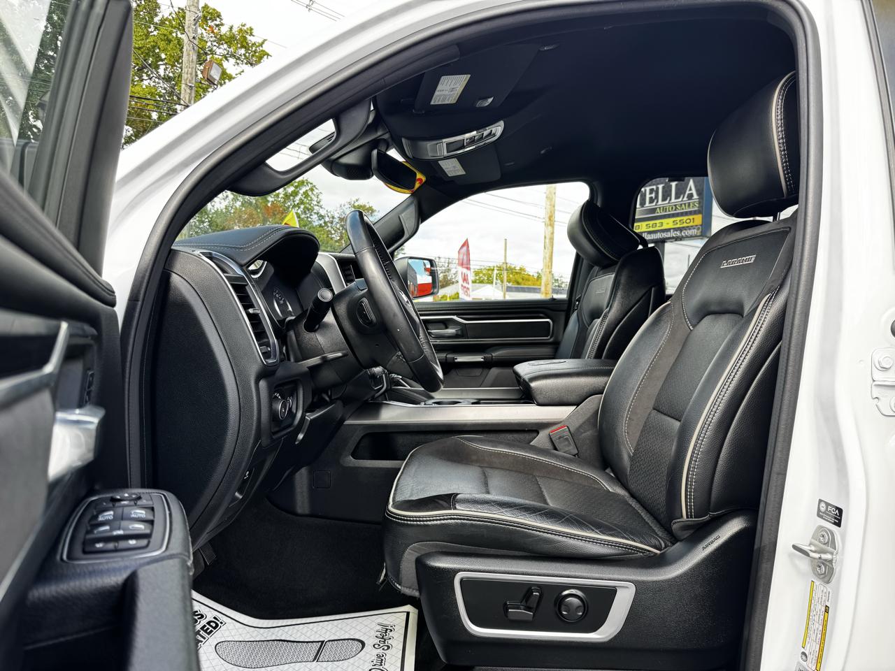 RAM 1500 Laramie Crew Cab SWB 4WD 2024