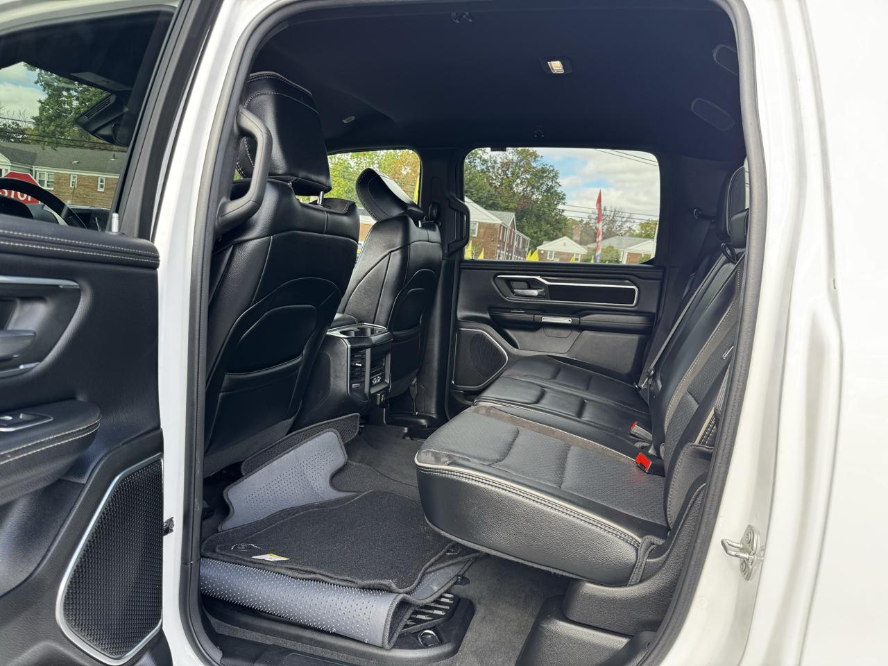 RAM 1500 Laramie Crew Cab SWB 4WD 2024