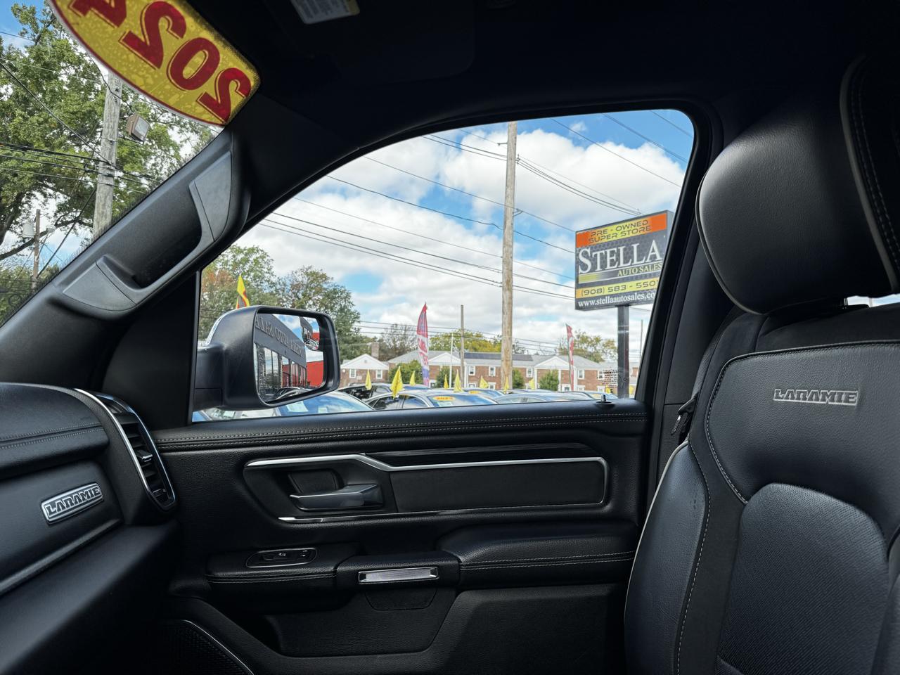 RAM 1500 Laramie Crew Cab SWB 4WD 2024