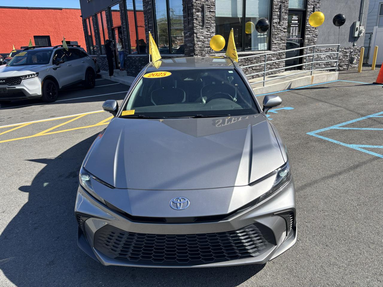 Toyota Camry Hybrid XLE 2025