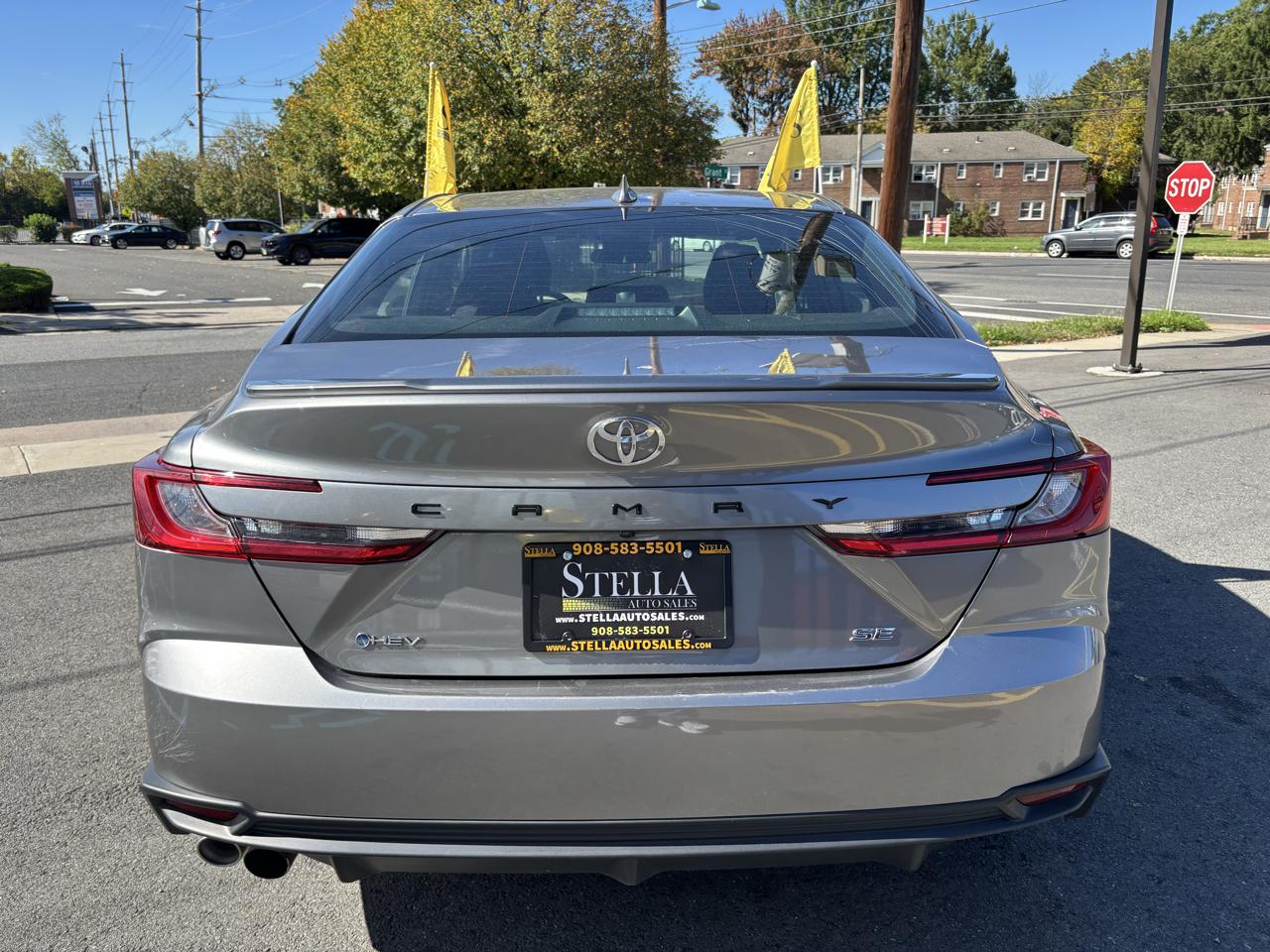 Toyota Camry Hybrid XLE 2025