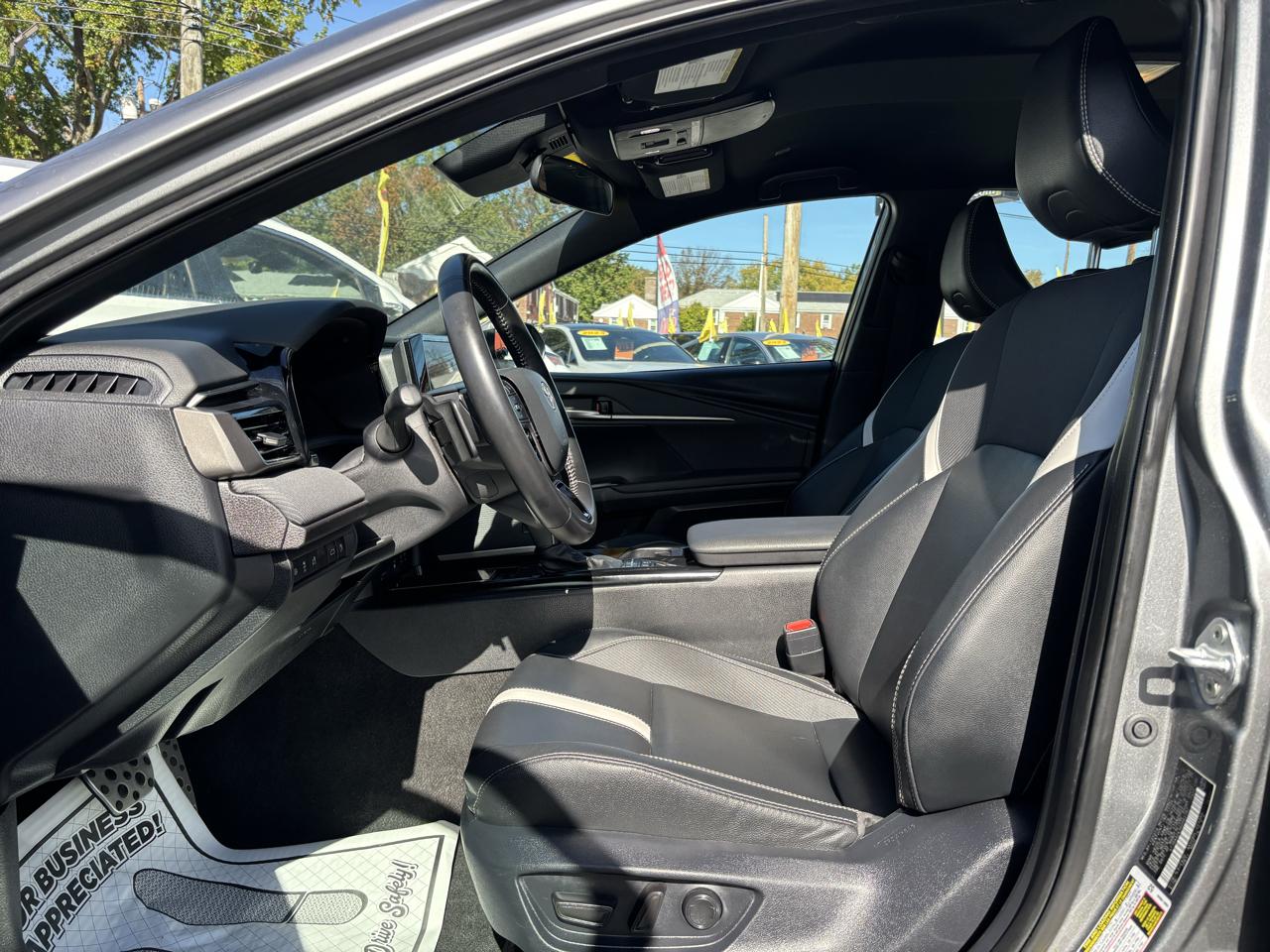 Toyota Camry Hybrid XLE 2025