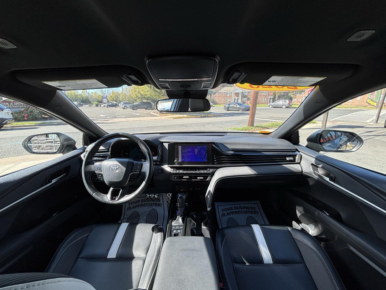 Toyota Camry Hybrid XLE 2025
