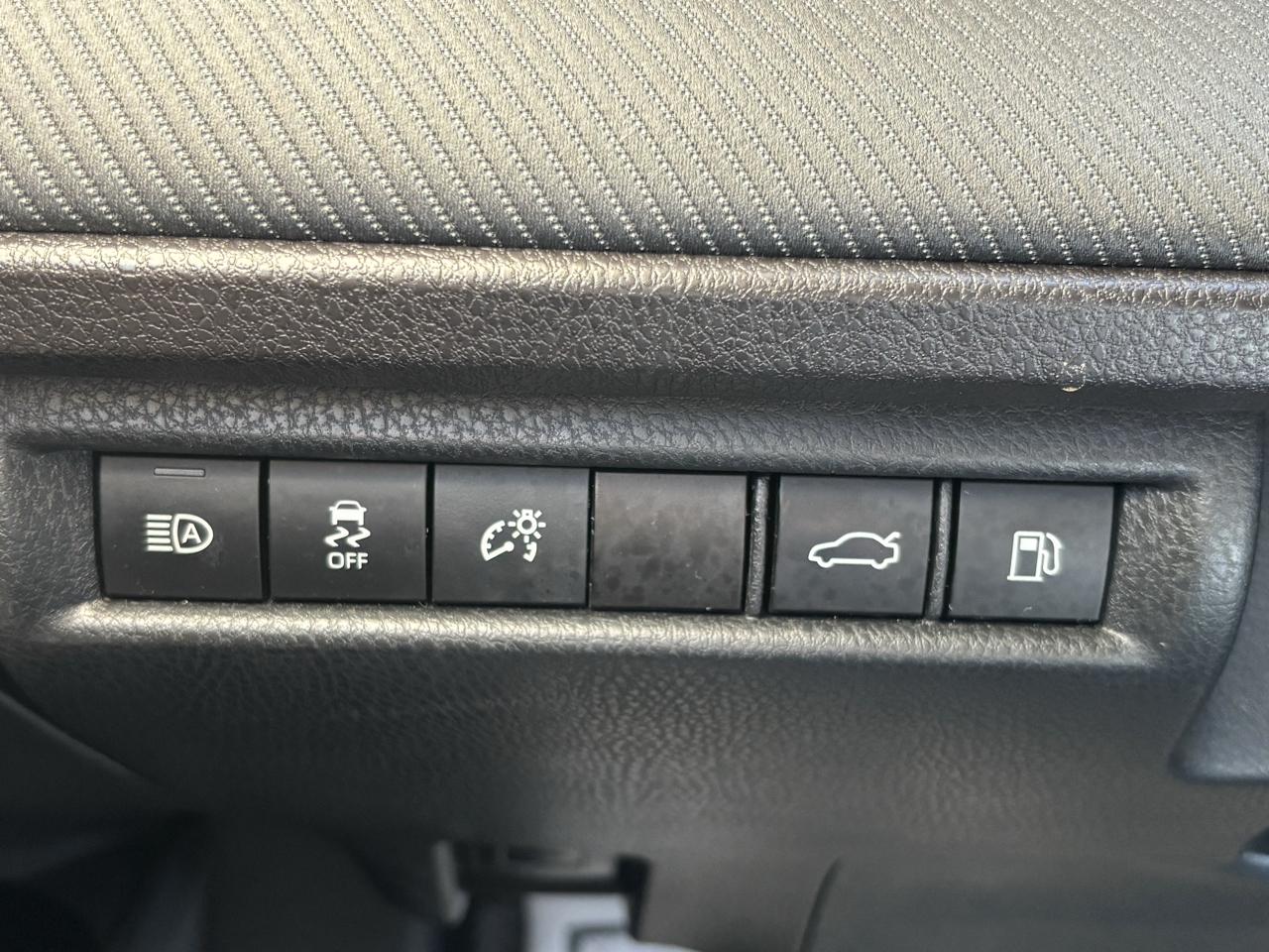 Toyota Camry Hybrid XLE 2025
