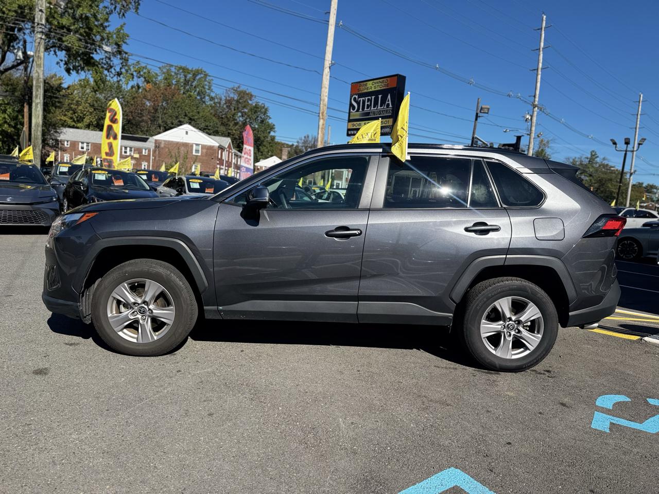 Toyota RAV4 XLE 2025