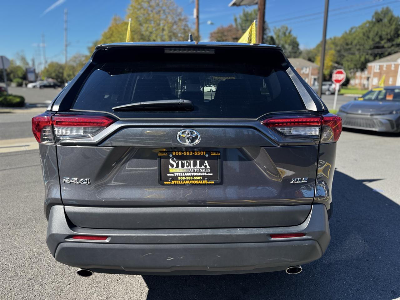 Toyota RAV4 XLE 2025