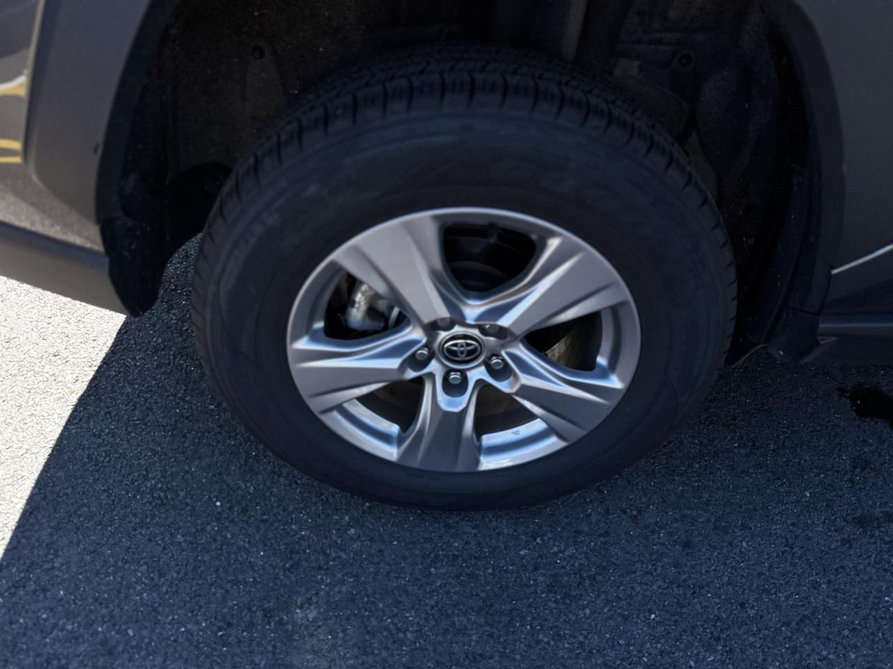 Toyota RAV4 XLE 2025