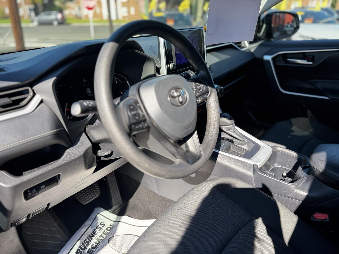Toyota RAV4 XLE 2025