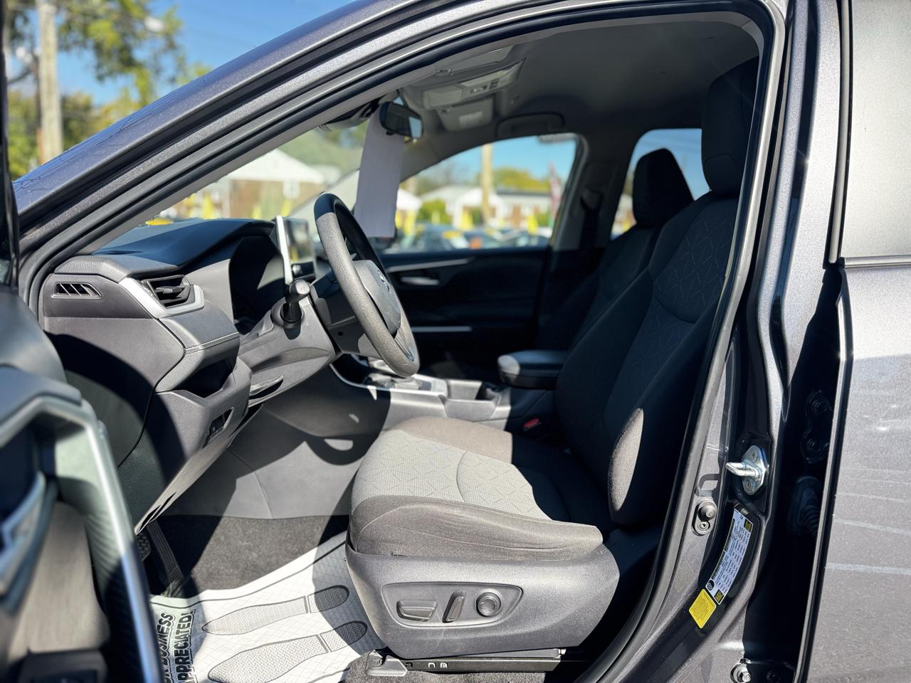 Toyota RAV4 XLE 2025