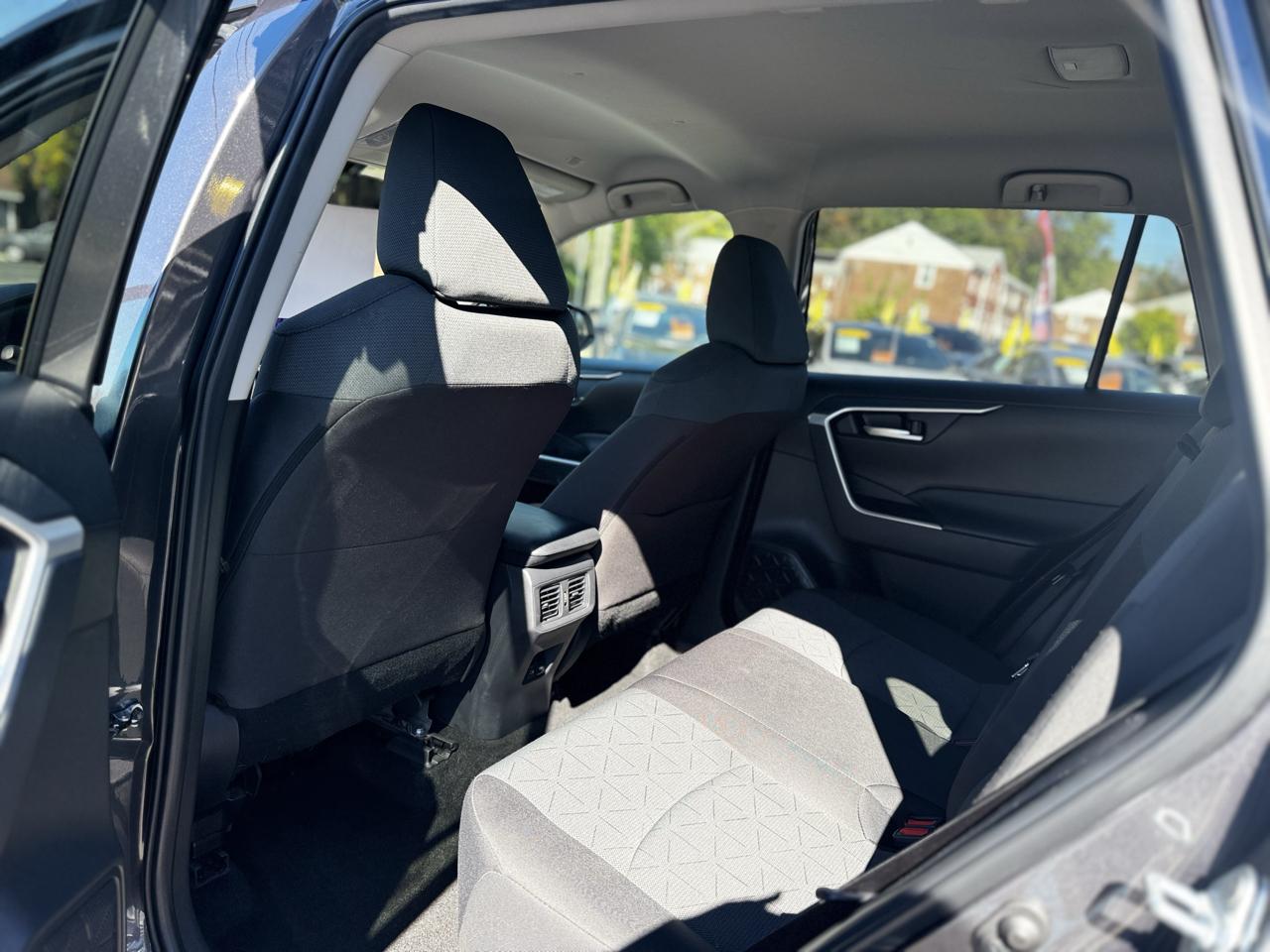 Toyota RAV4 XLE 2025
