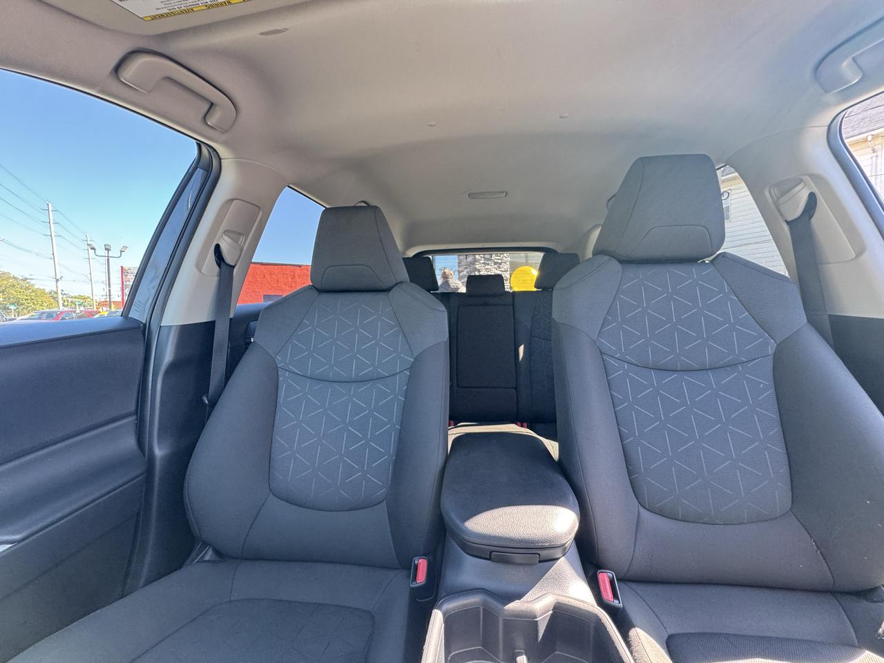 Toyota RAV4 XLE 2025