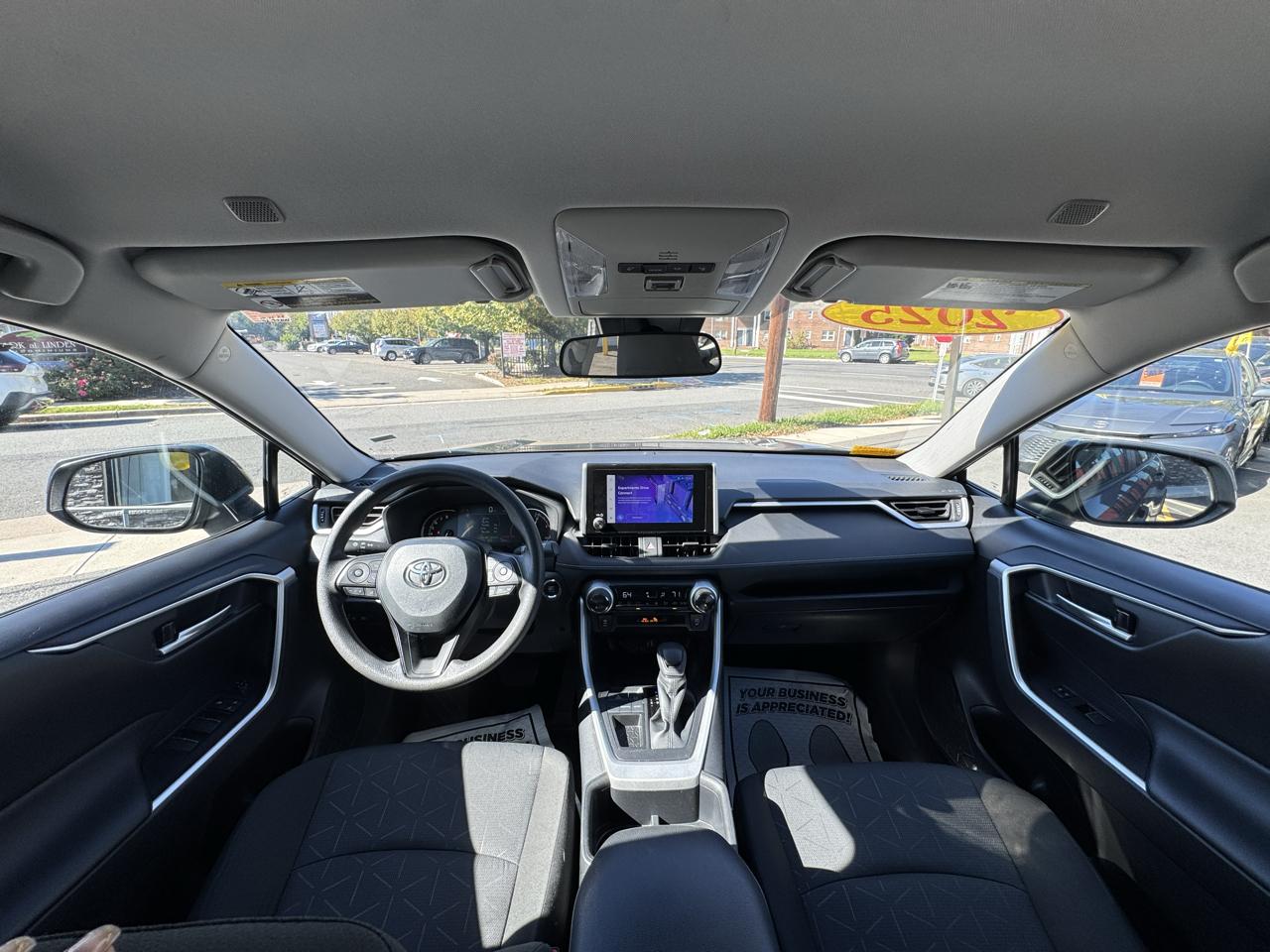 Toyota RAV4 XLE 2025