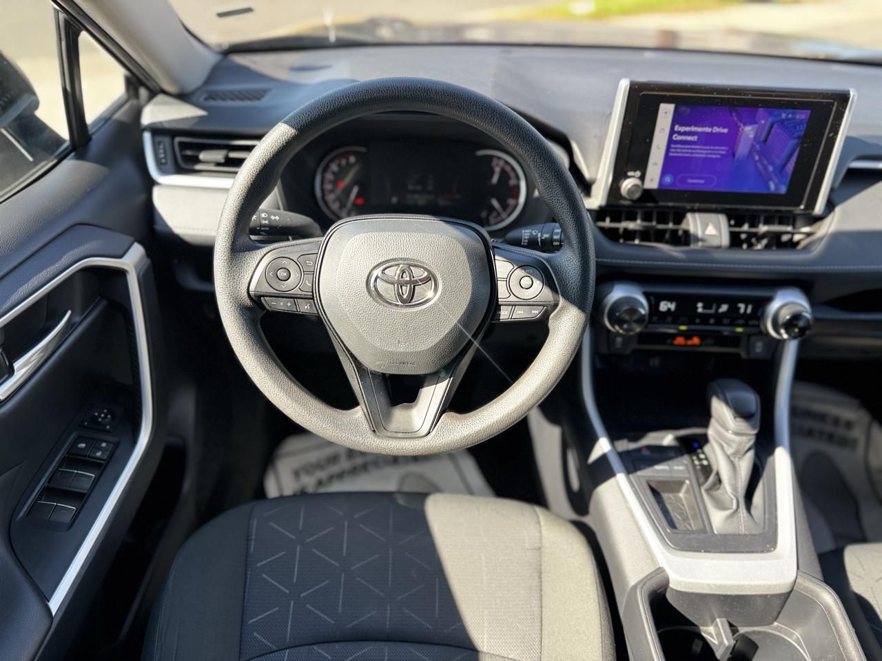 Toyota RAV4 XLE 2025