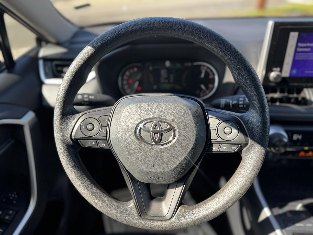 Toyota RAV4 XLE 2025