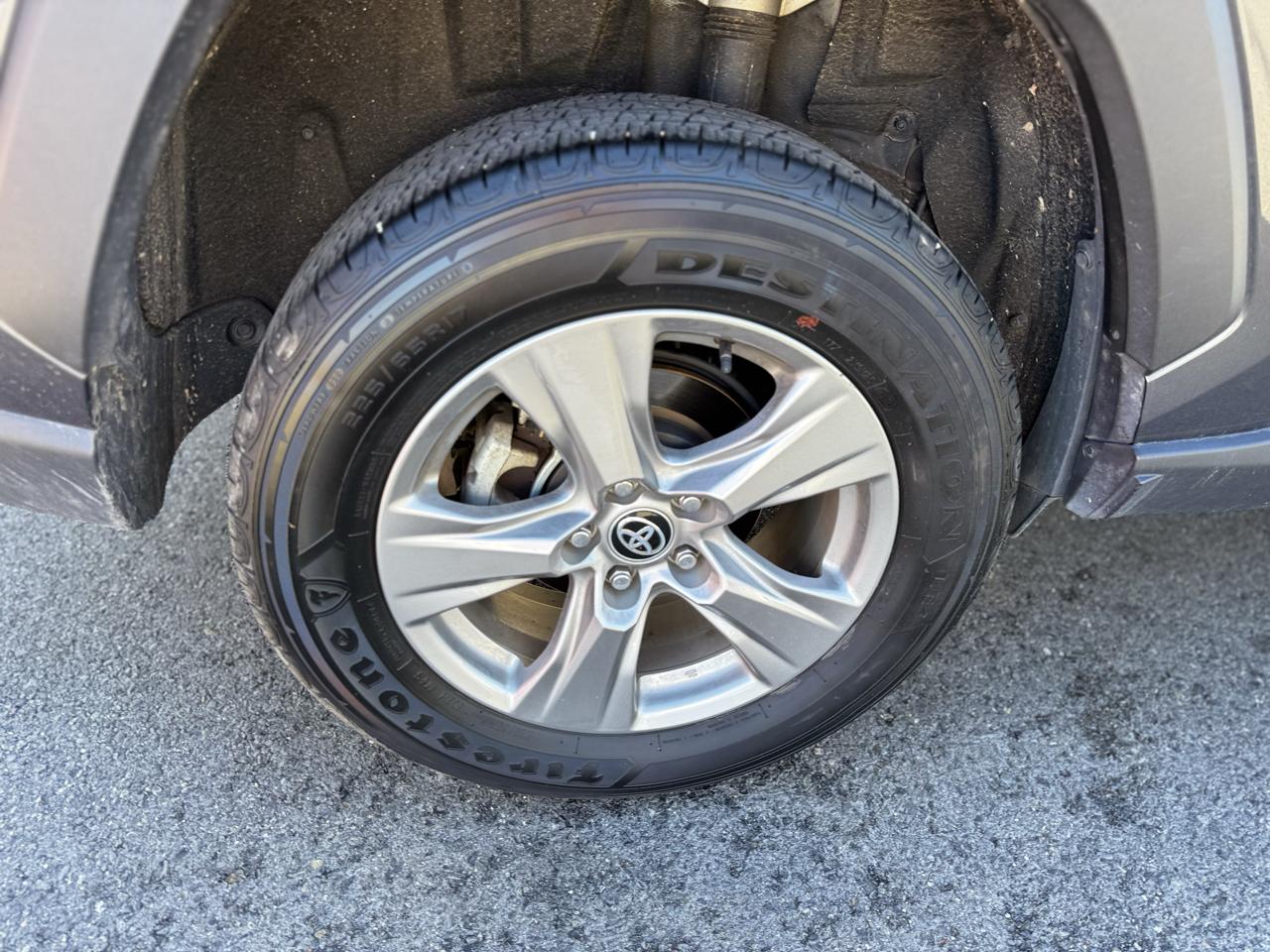 Toyota RAV4 XLE 2025