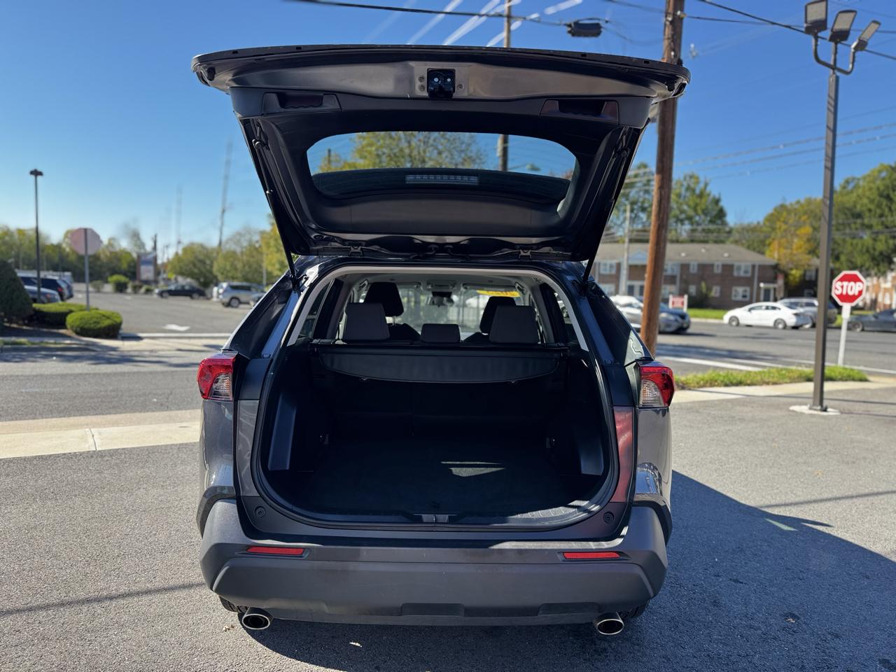 Toyota RAV4 XLE 2025