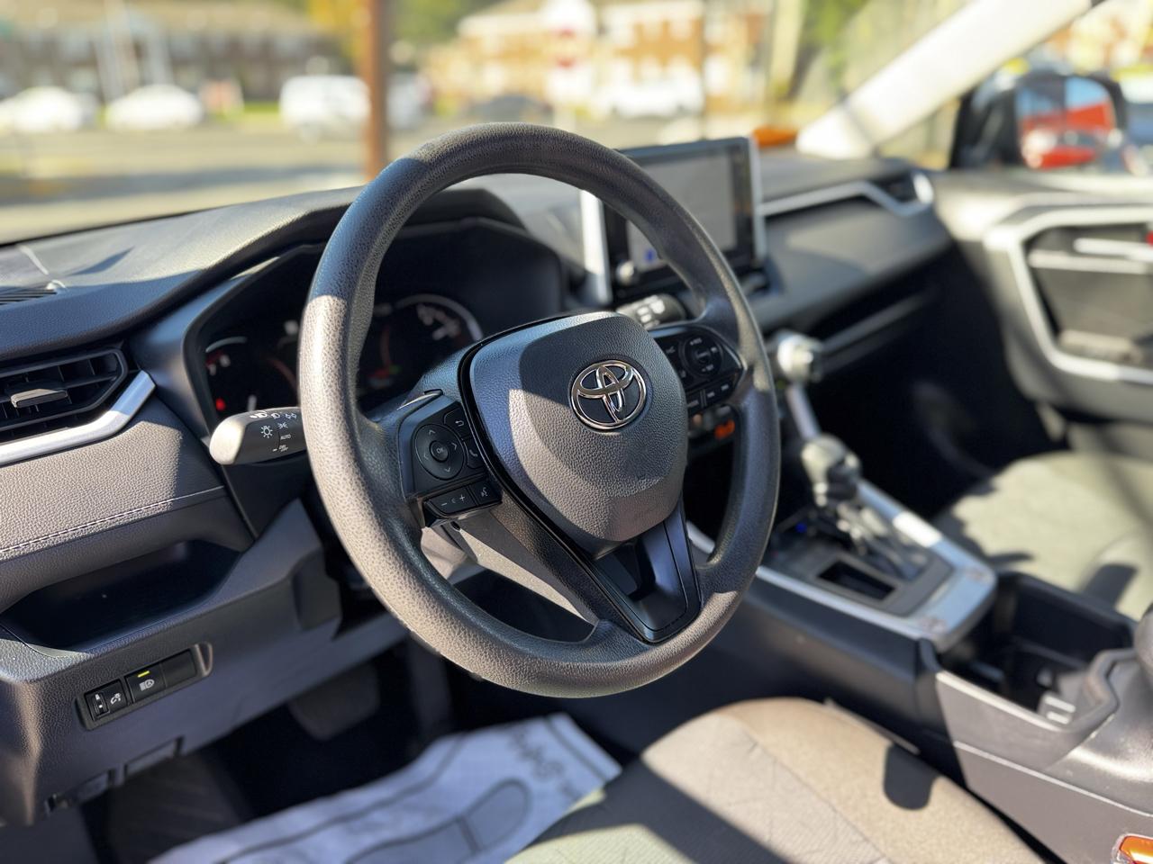 Toyota RAV4 XLE 2025