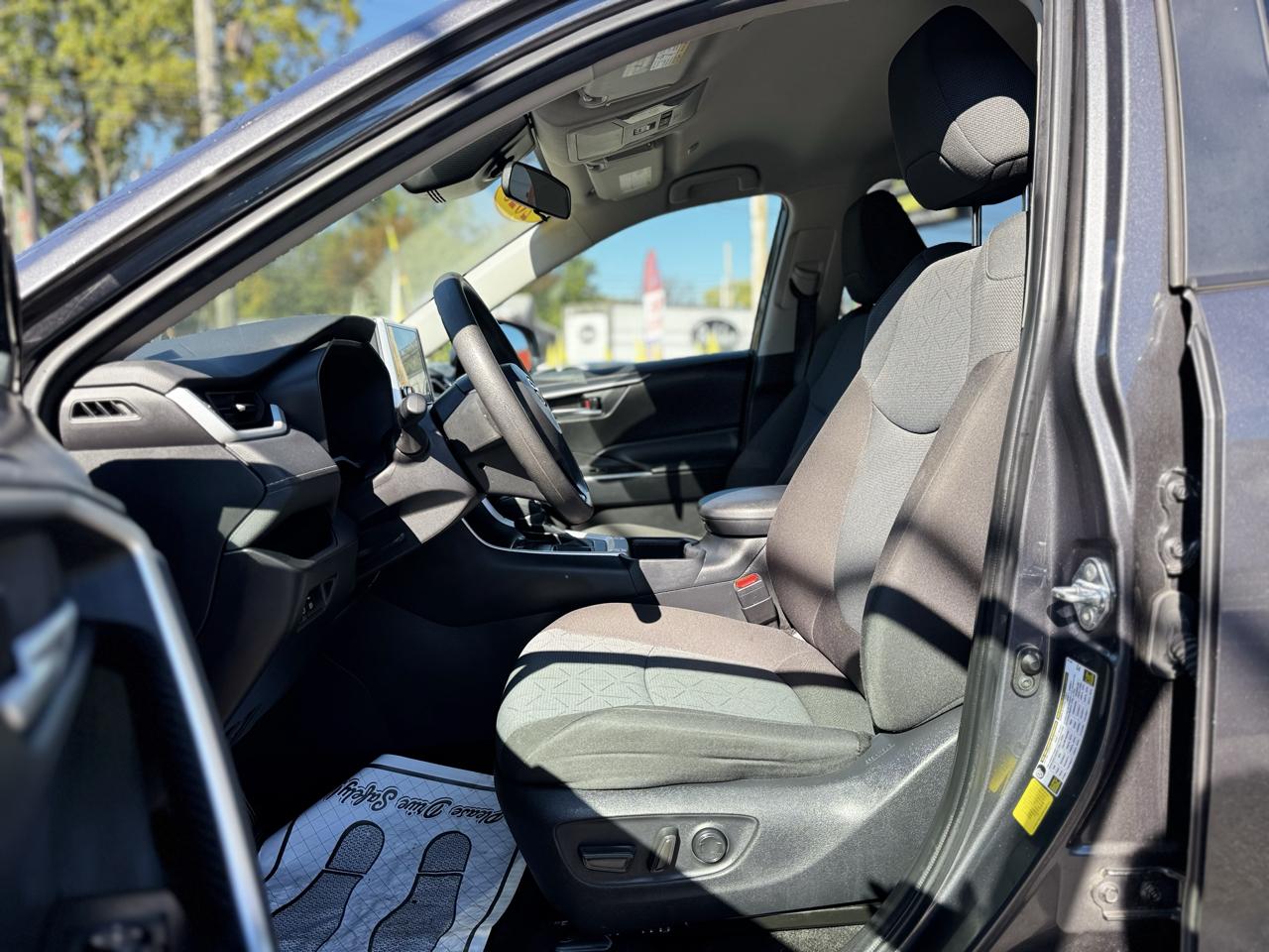 Toyota RAV4 XLE 2025