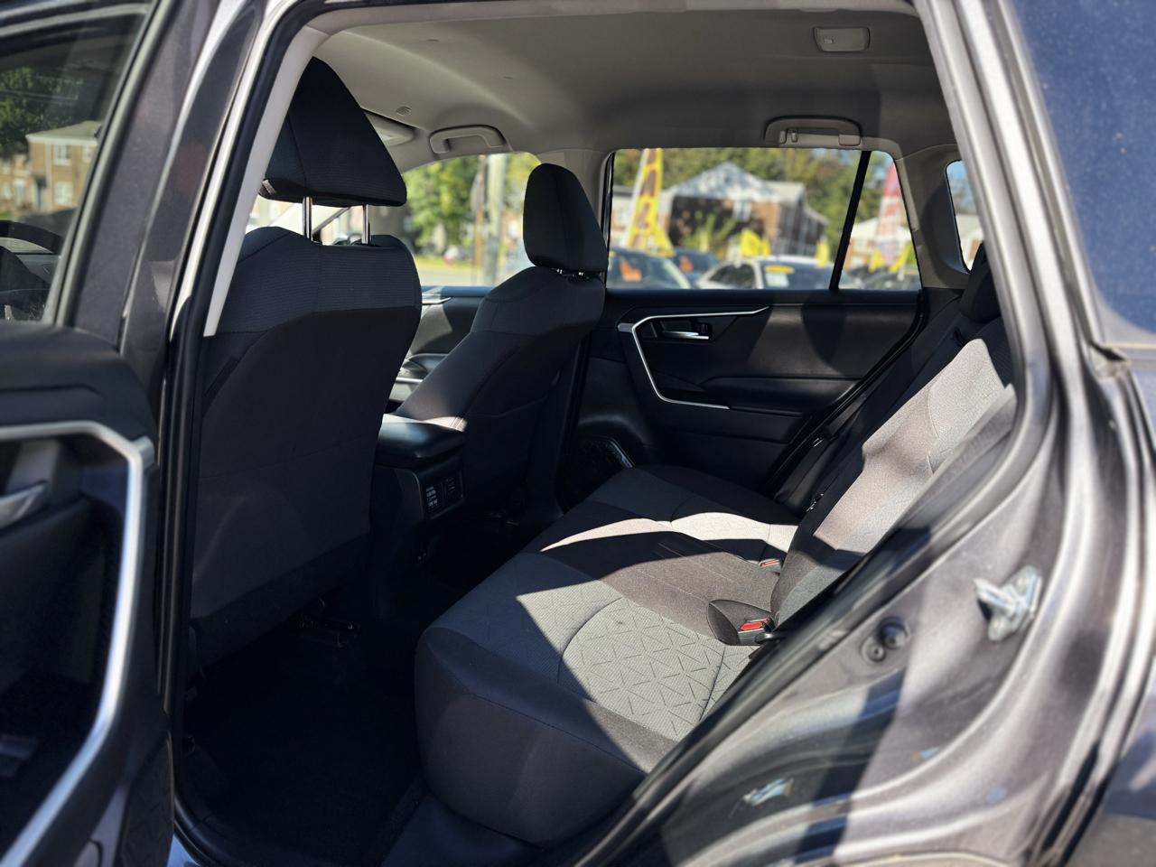 Toyota RAV4 XLE 2025
