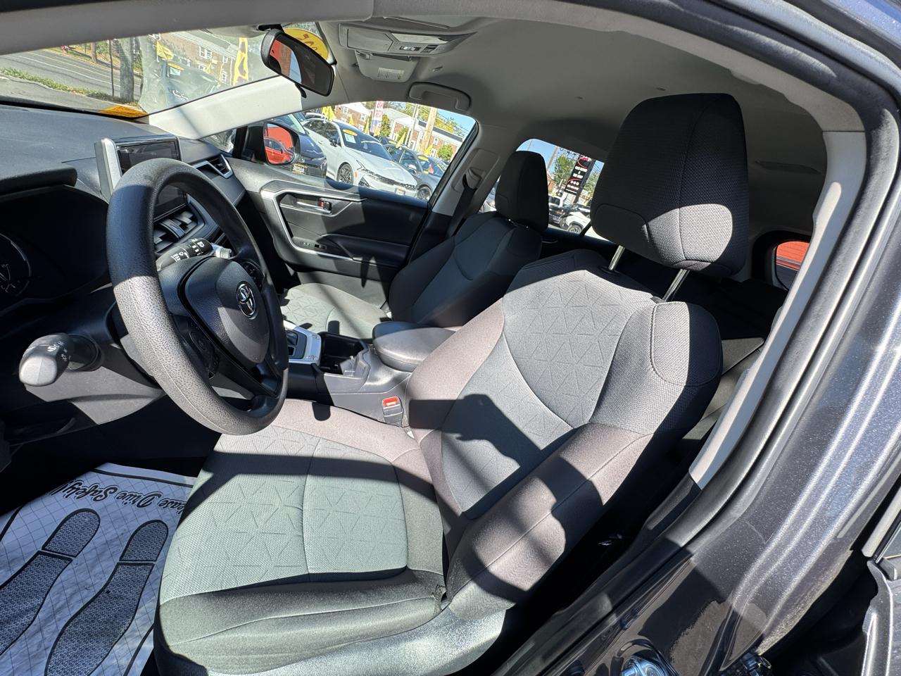 Toyota RAV4 XLE 2025