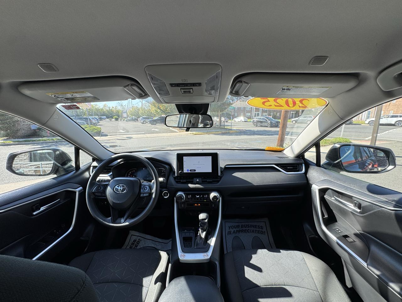 Toyota RAV4 XLE 2025