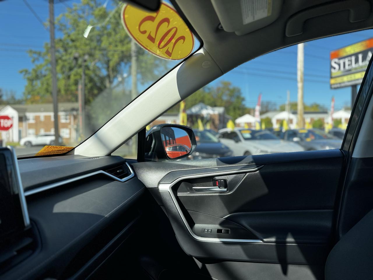 Toyota RAV4 XLE 2025