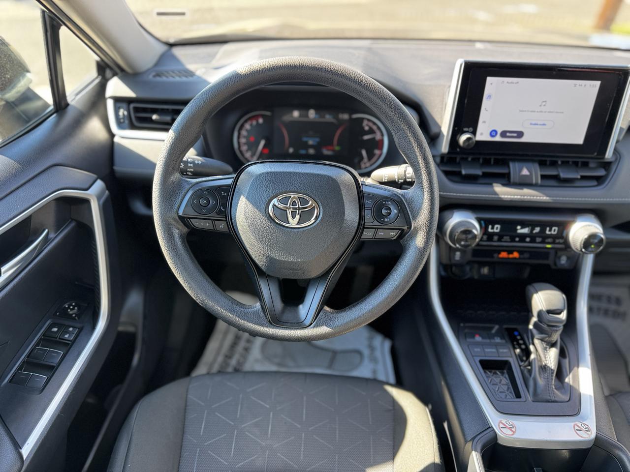 Toyota RAV4 XLE 2025