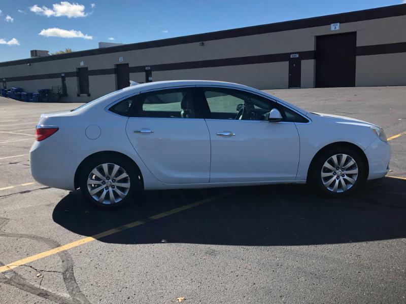 Buick Verano Base 2012