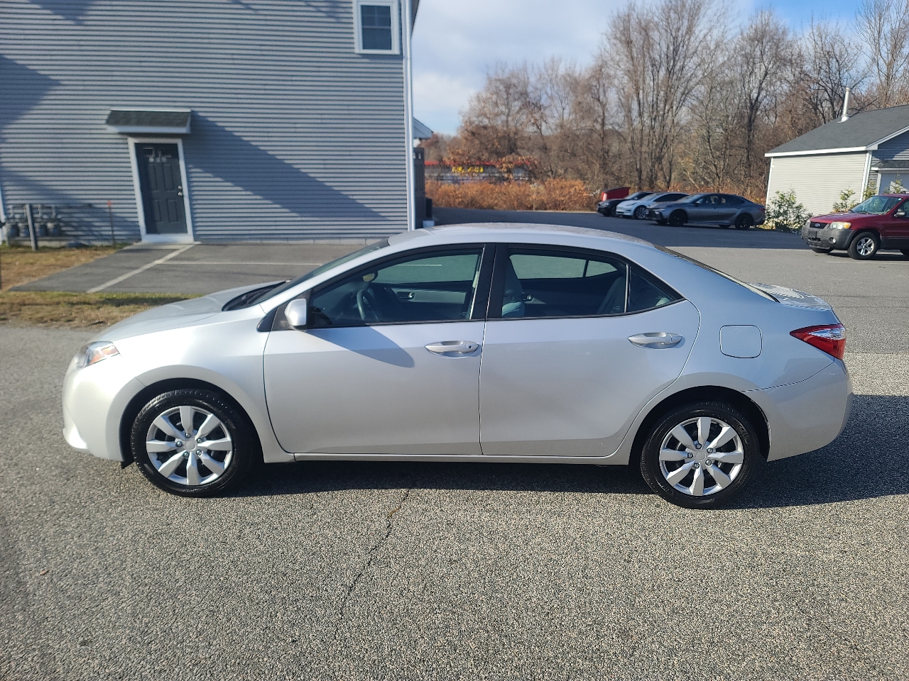 2016 Toyota Corolla LE photo 4