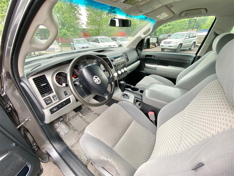 Toyota Tundra Tundra-Grade Double Cab 4.6L 4WD 2011