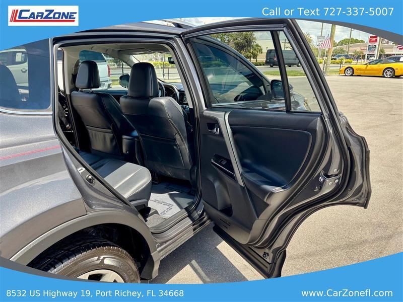 Toyota RAV4 Limited FWD 2017