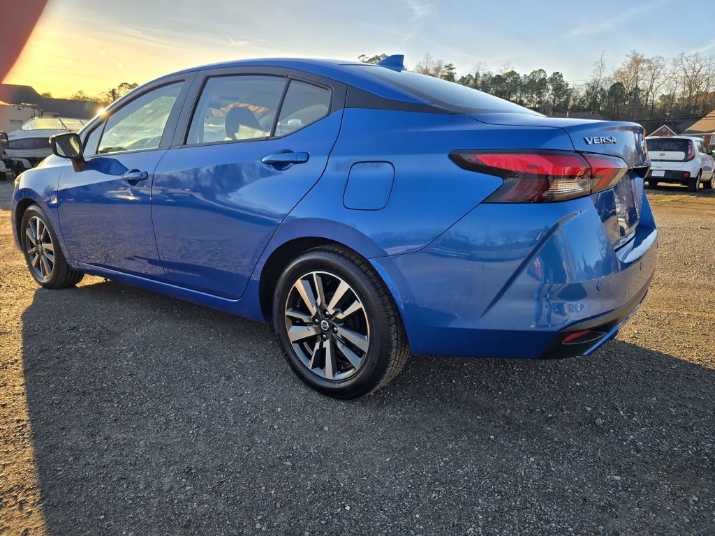 Nissan Versa  2021