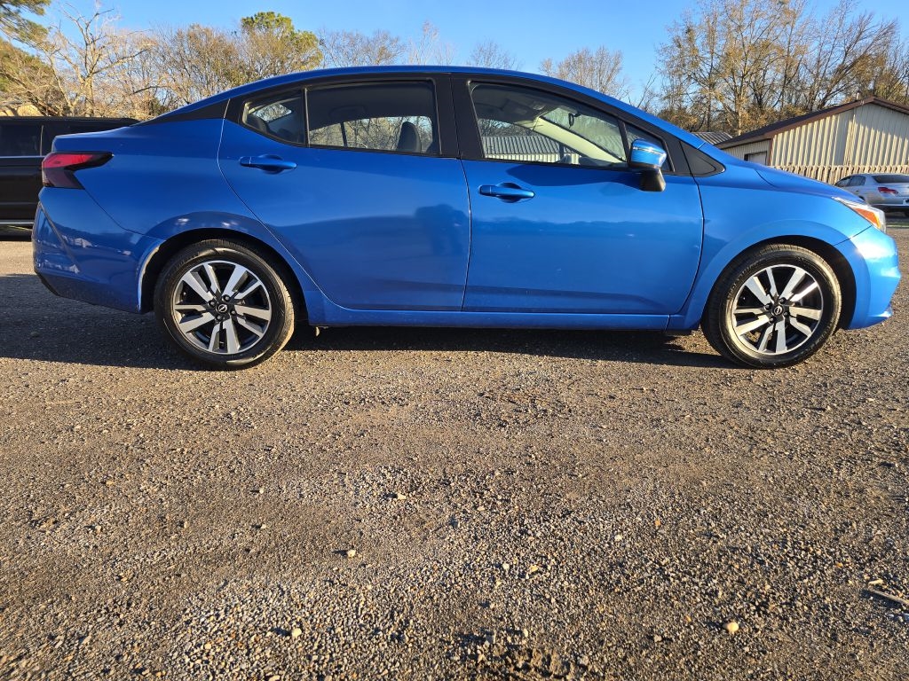 Nissan Versa  2021