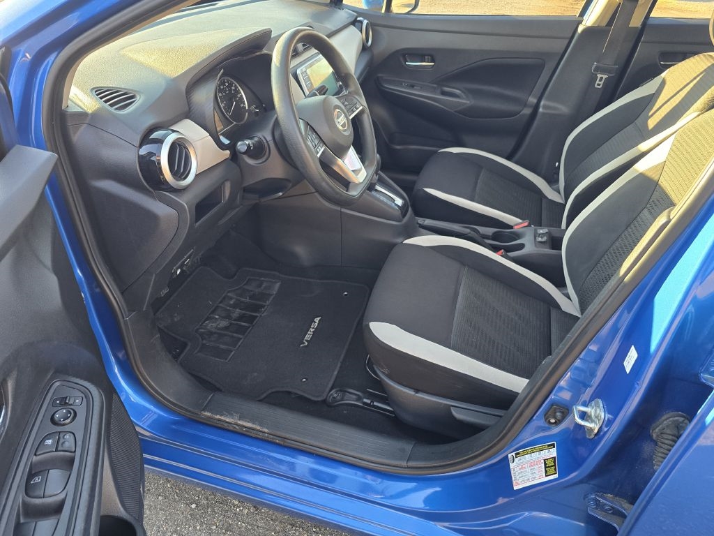 Nissan Versa  2021