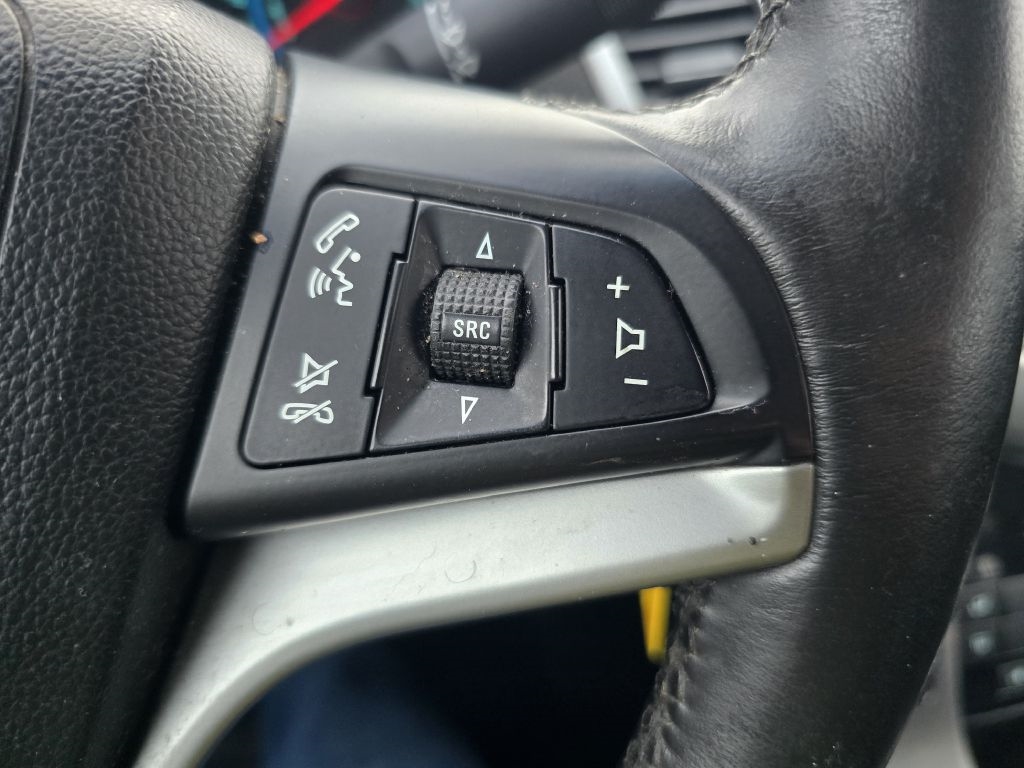 Chevrolet Cruze  2012