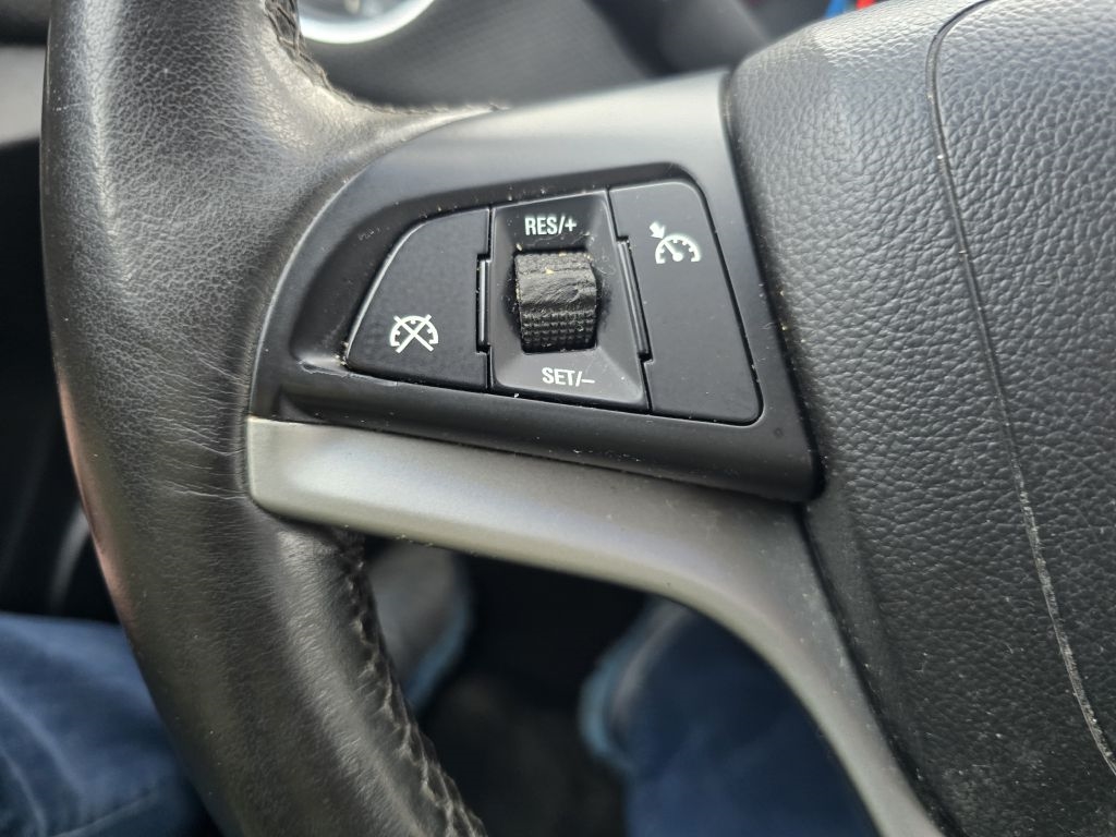 Chevrolet Cruze  2012