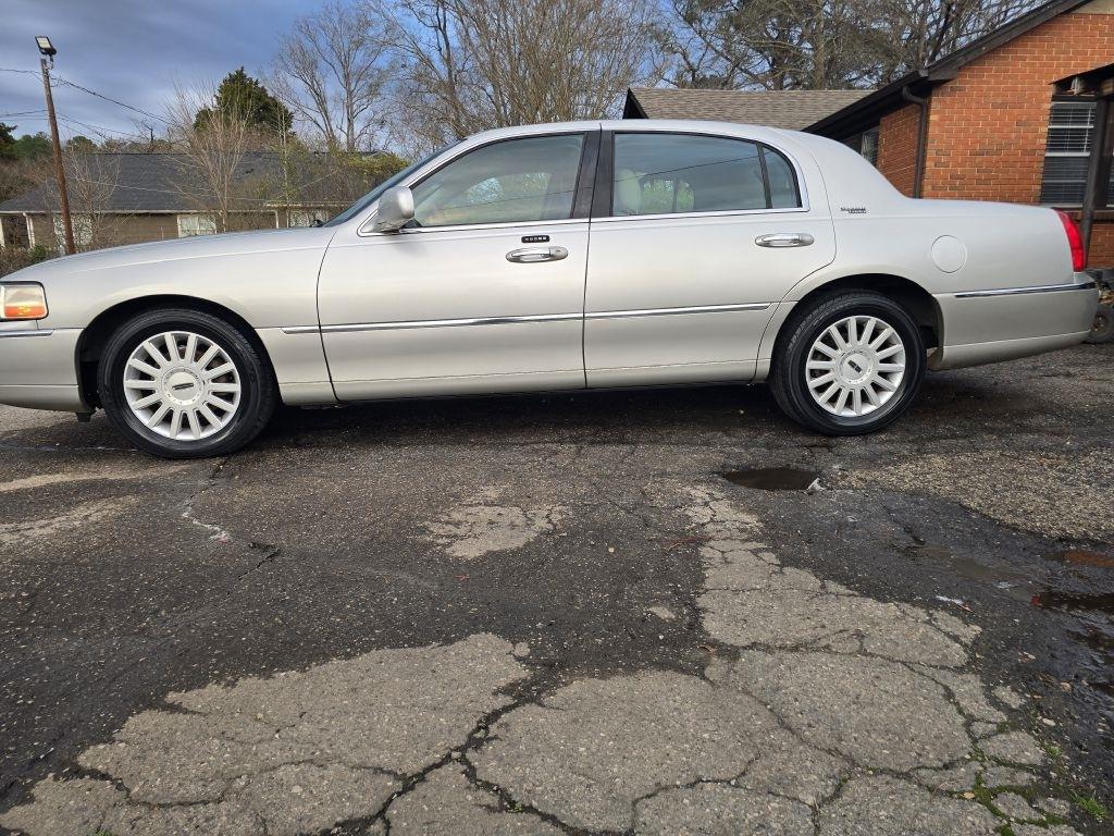 Lincoln Town Car  2005