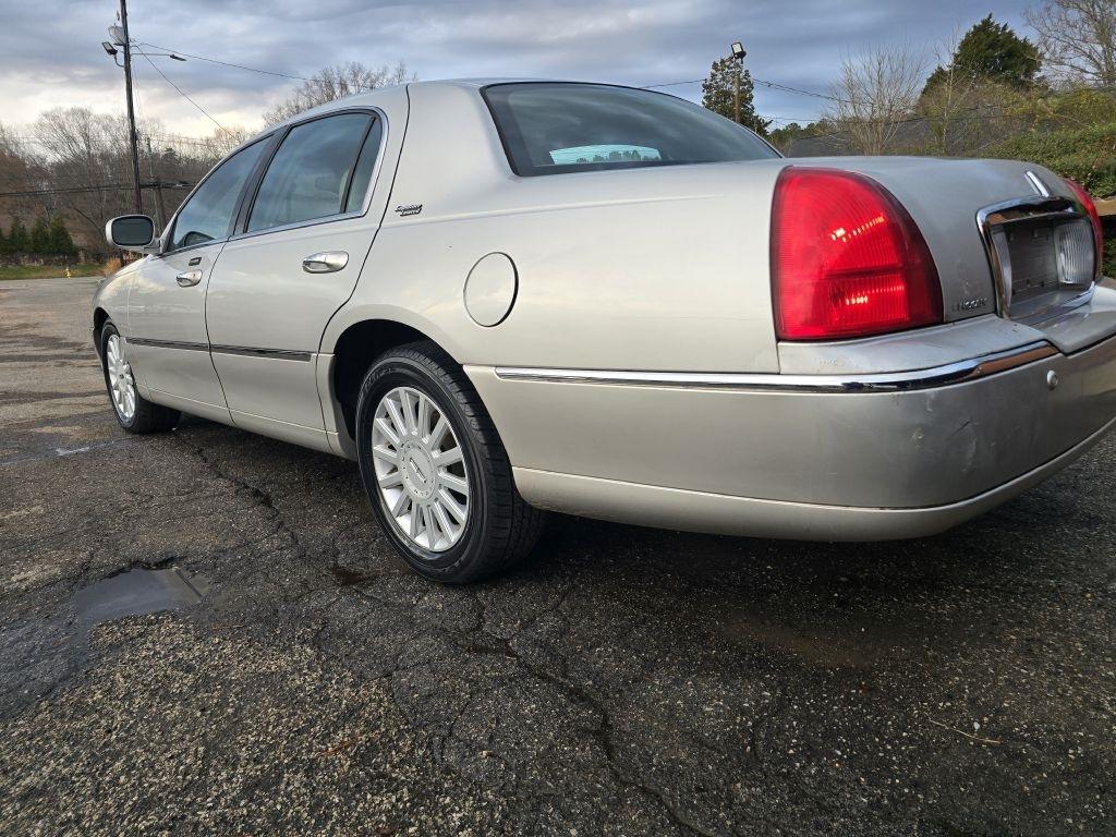Lincoln Town Car  2005