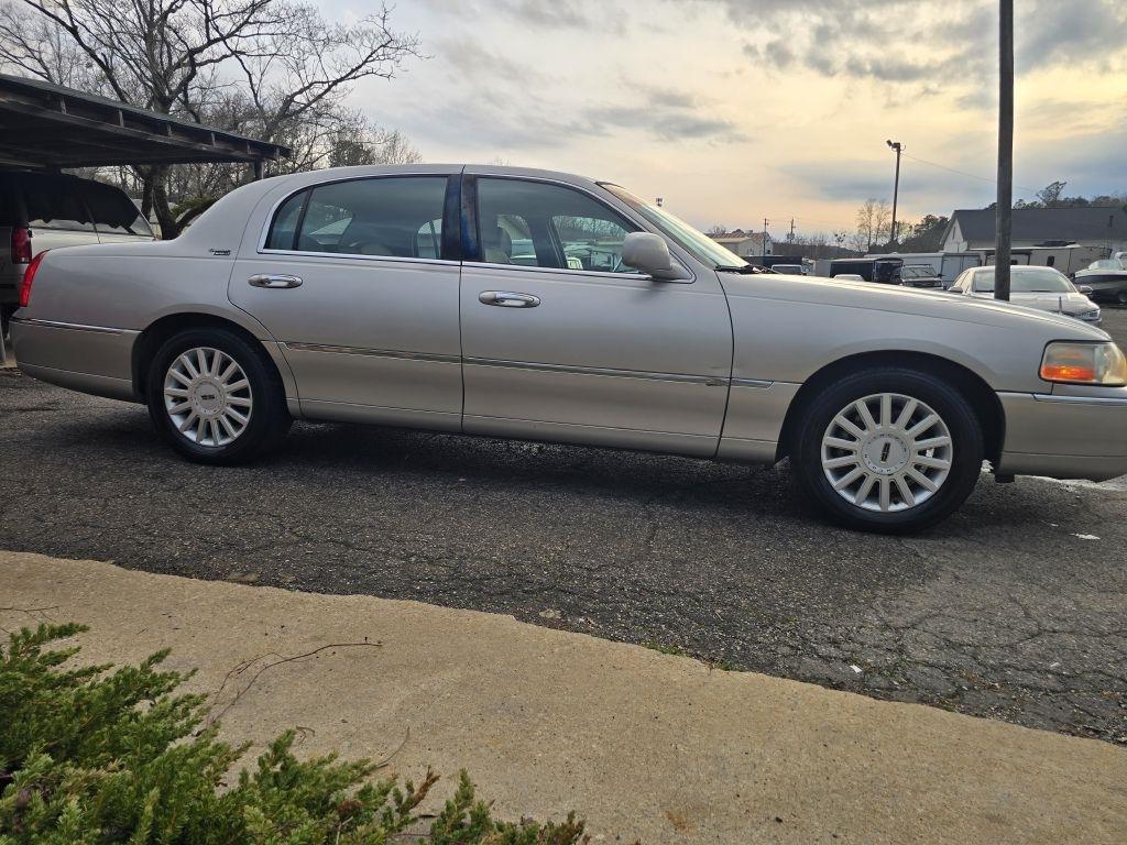 Lincoln Town Car  2005