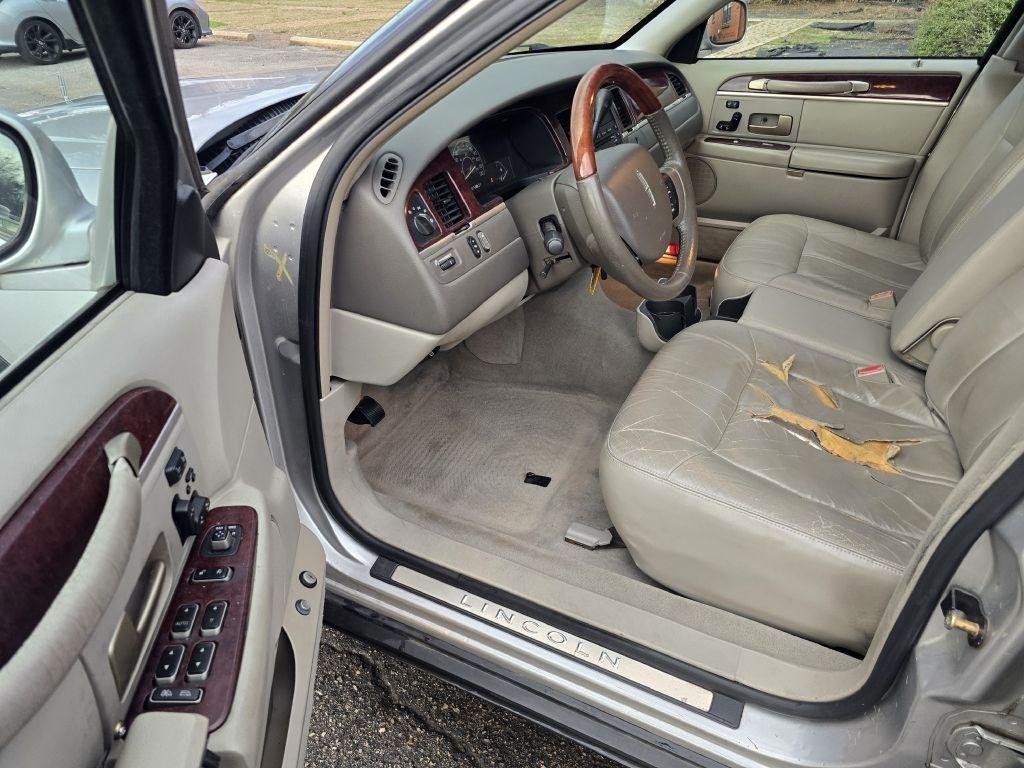 Lincoln Town Car  2005