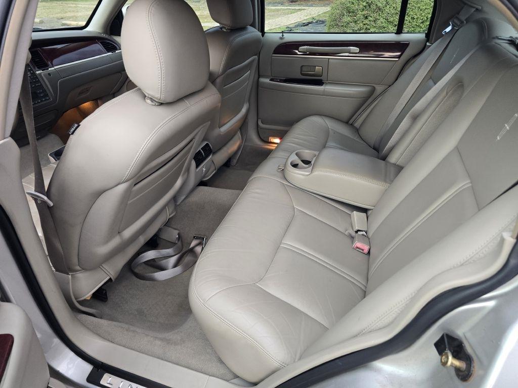 Lincoln Town Car  2005