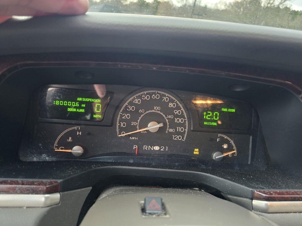 Lincoln Town Car  2005