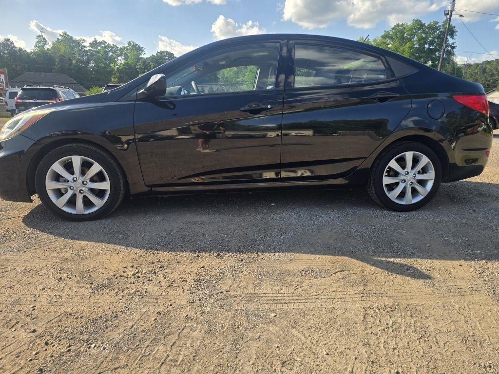 Hyundai Accent  2012