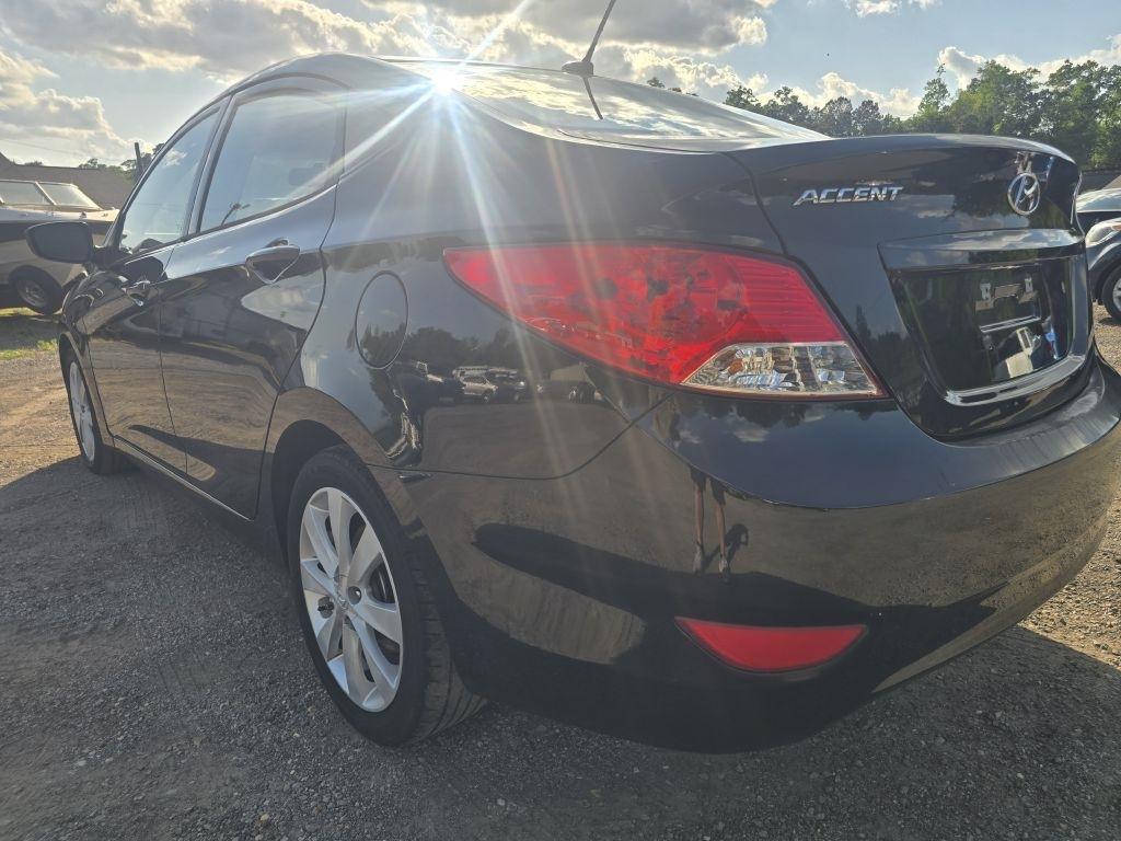 Hyundai Accent  2012