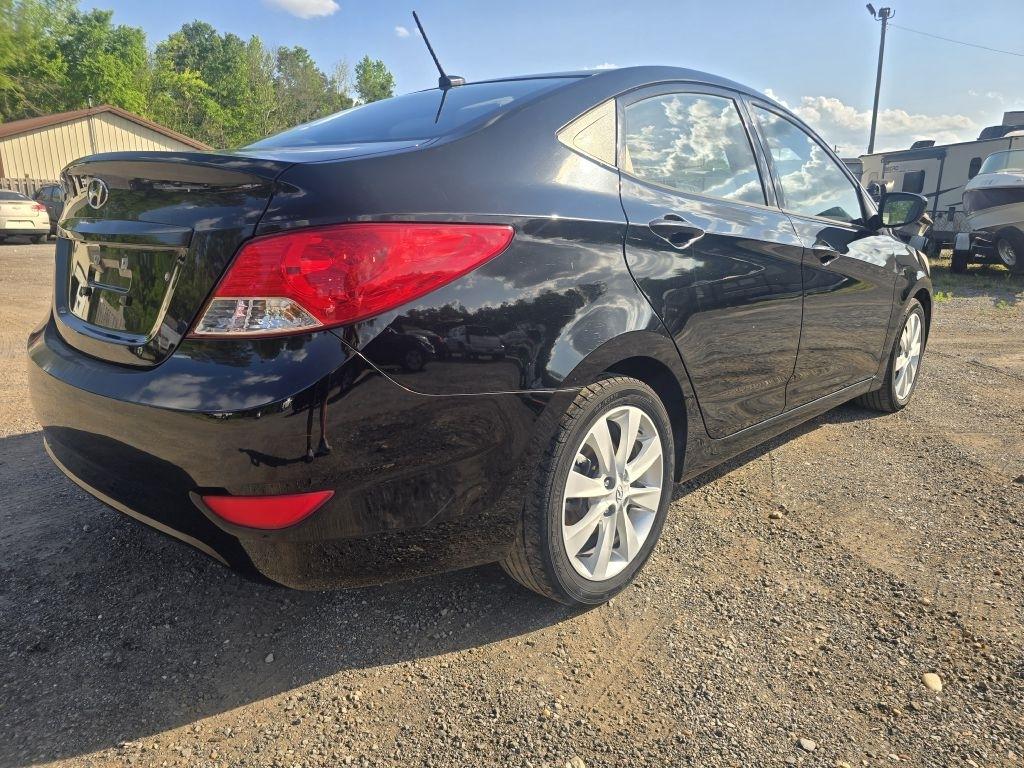 Hyundai Accent  2012