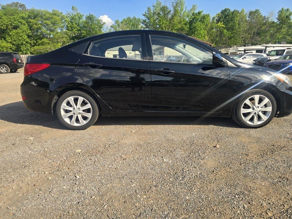 Hyundai Accent  2012
