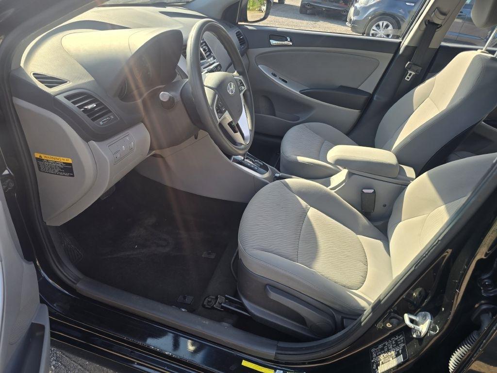 Hyundai Accent  2012