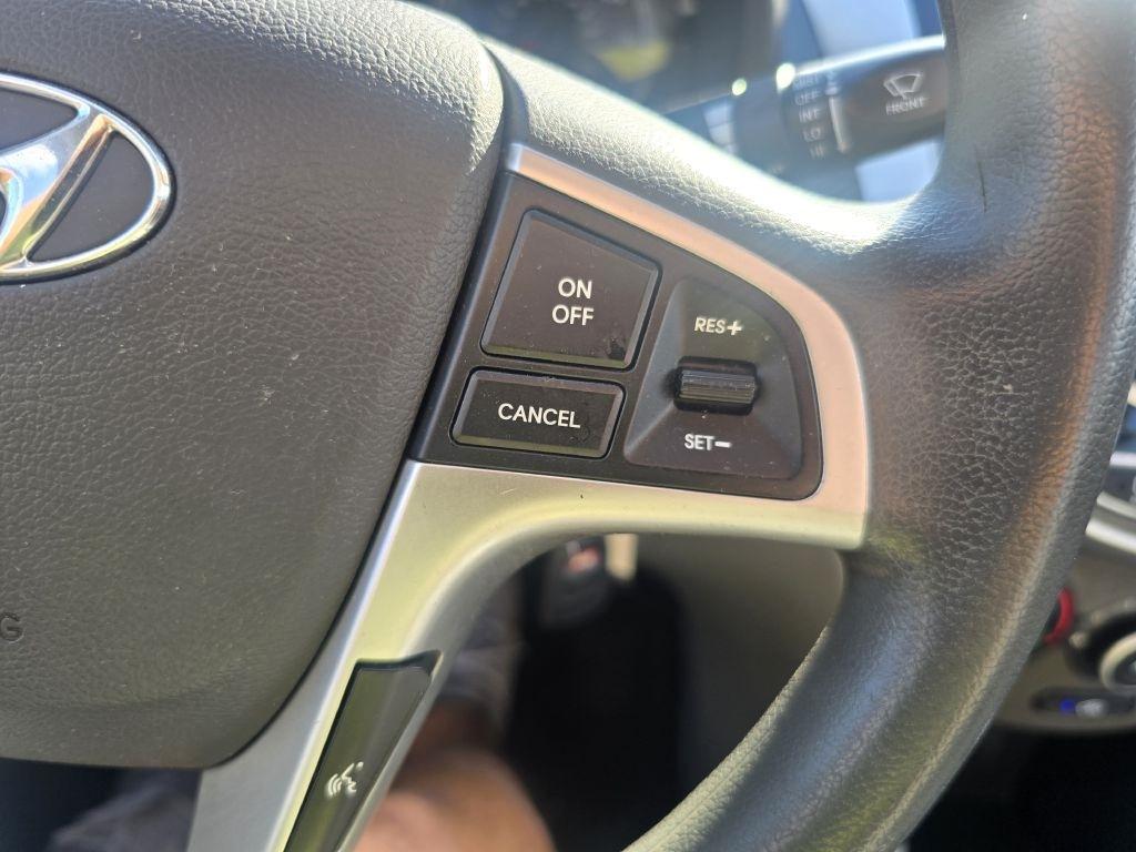 Hyundai Accent  2012