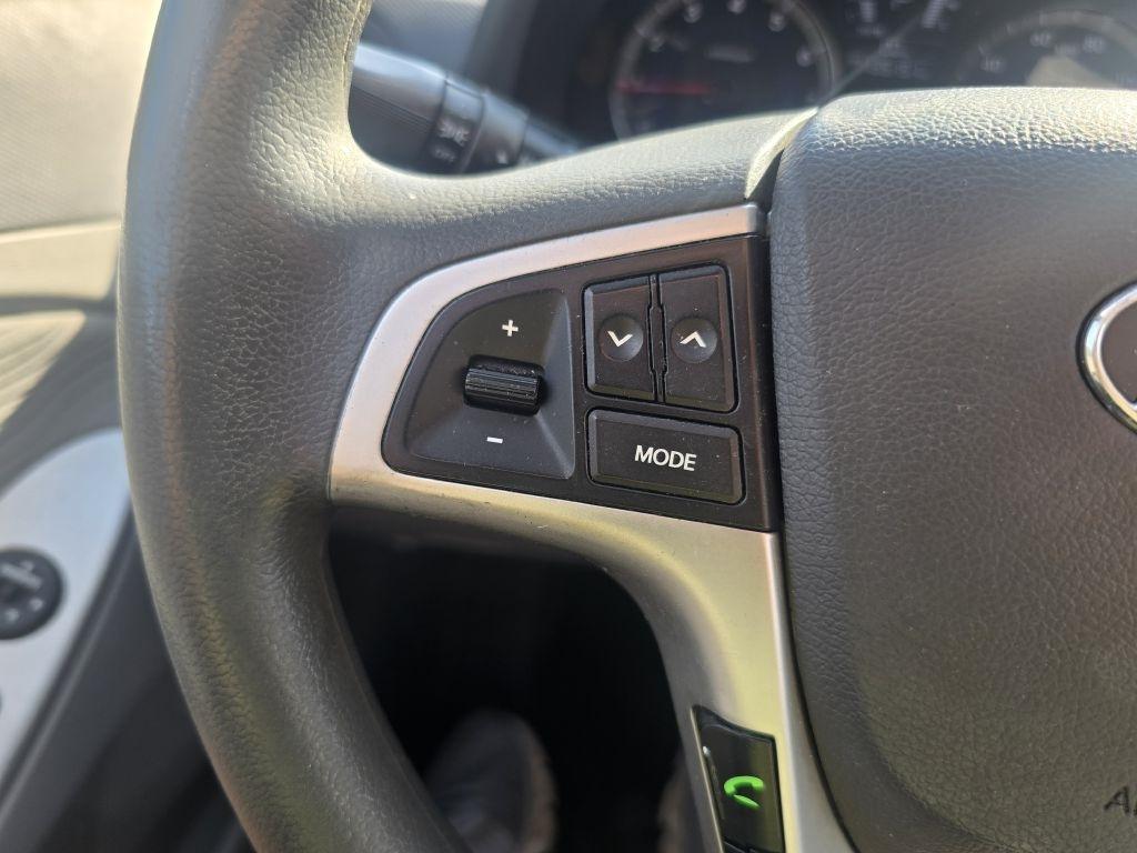 Hyundai Accent  2012